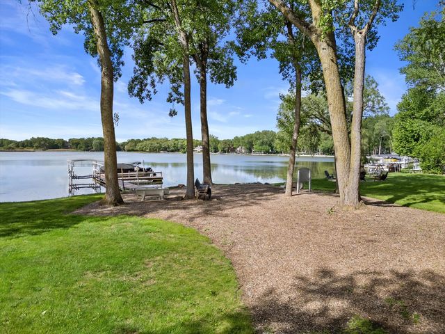 1370 Dunns Court, Fox Lake, IL 60020
