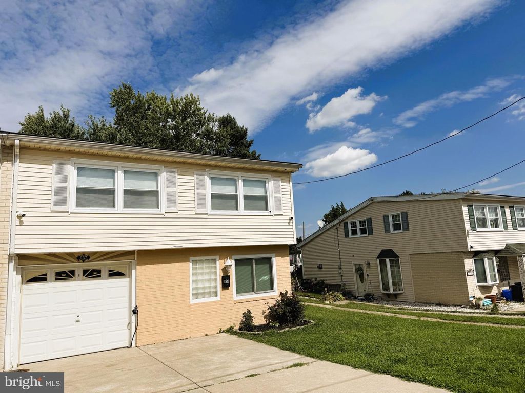657 ARTWOOD DR, PHILADELPHIA, PA 19115 — exterior