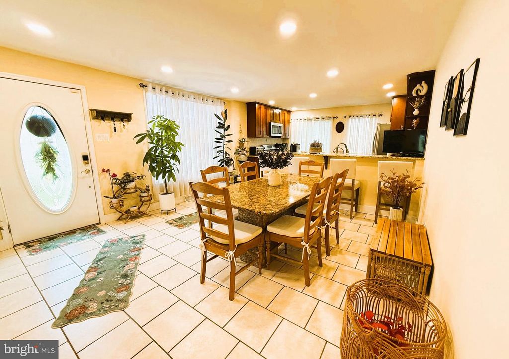 657 ARTWOOD DR, PHILADELPHIA, PA 19115 — photo 2