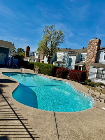 1468 Plymouth Rock Way, Clovis, CA 93612