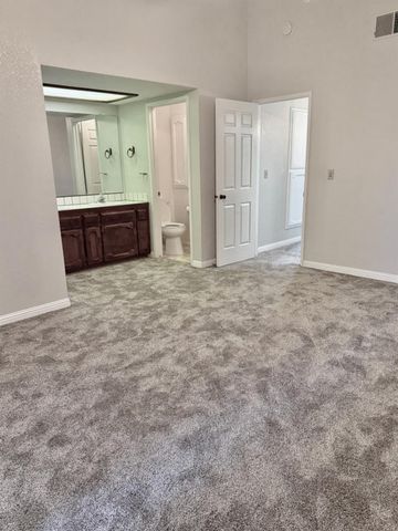 1468 Plymouth Rock Way, Clovis, CA 93612