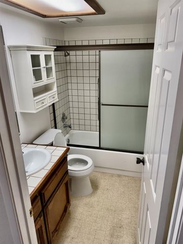 1468 Plymouth Rock Way, Clovis, CA 93612