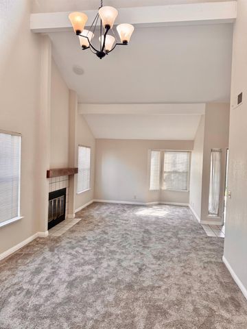 1468 Plymouth Rock Way, Clovis, CA 93612