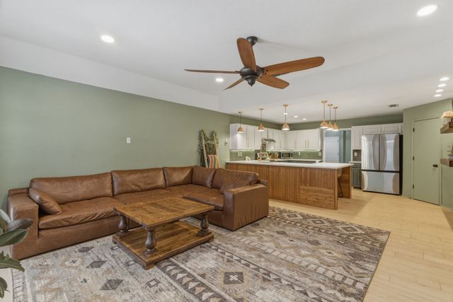 945 Lake Ridge Drive, Azle, TX 76020