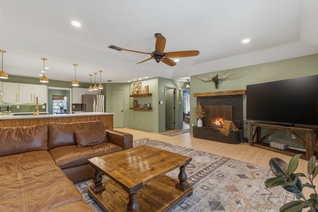 945 Lake Ridge Drive, Azle, TX 76020