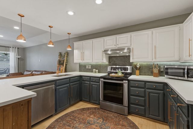 945 Lake Ridge Drive, Azle, TX 76020