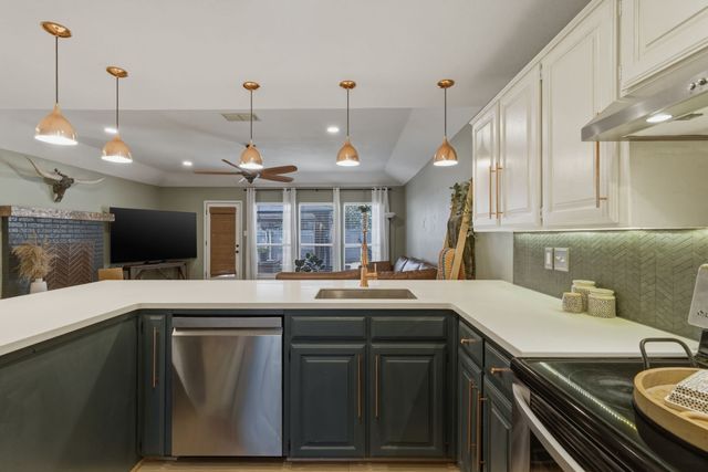 945 Lake Ridge Drive, Azle, TX 76020