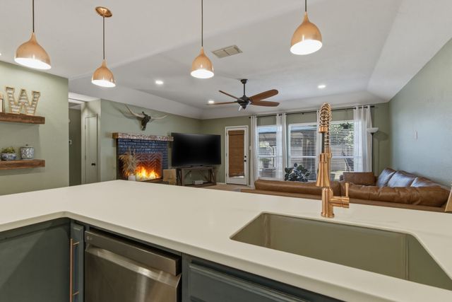 945 Lake Ridge Drive, Azle, TX 76020