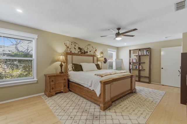 945 Lake Ridge Drive, Azle, TX 76020