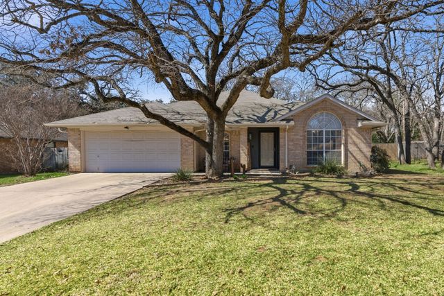 945 Lake Ridge Drive, Azle, TX 76020