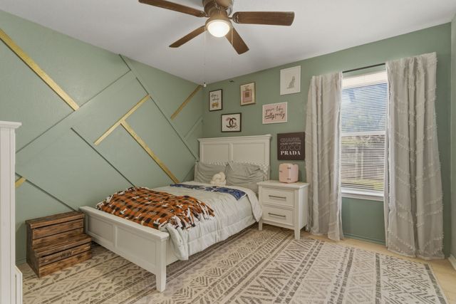 945 Lake Ridge Drive, Azle, TX 76020