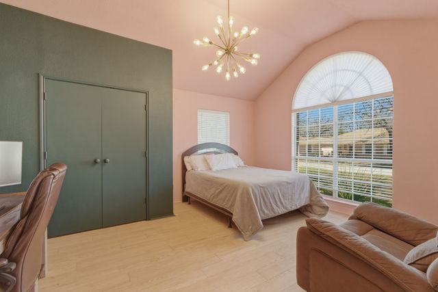 945 Lake Ridge Drive, Azle, TX 76020