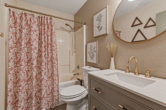 945 Lake Ridge Drive, Azle, TX 76020