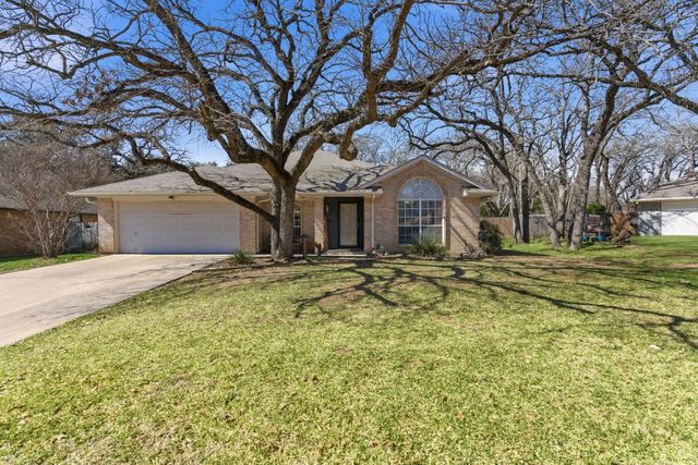 945 Lake Ridge Drive, Azle, TX 76020