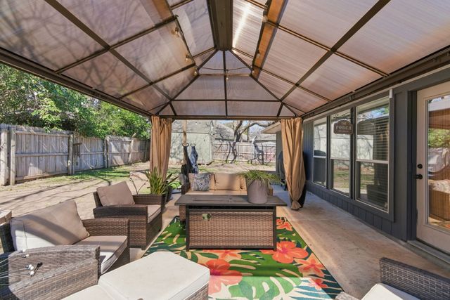 945 Lake Ridge Drive, Azle, TX 76020