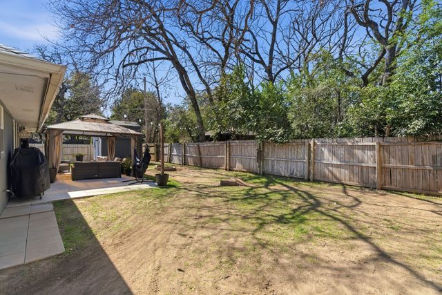 945 Lake Ridge Drive, Azle, TX 76020