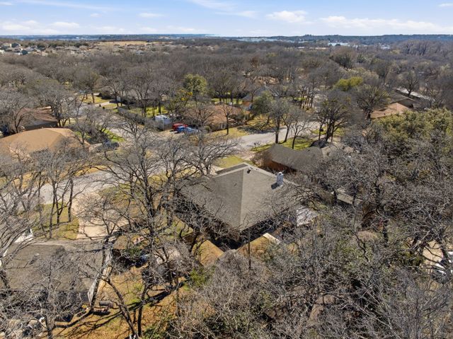945 Lake Ridge Drive, Azle, TX 76020