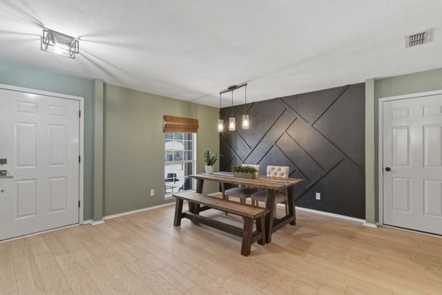 945 Lake Ridge Drive, Azle, TX 76020