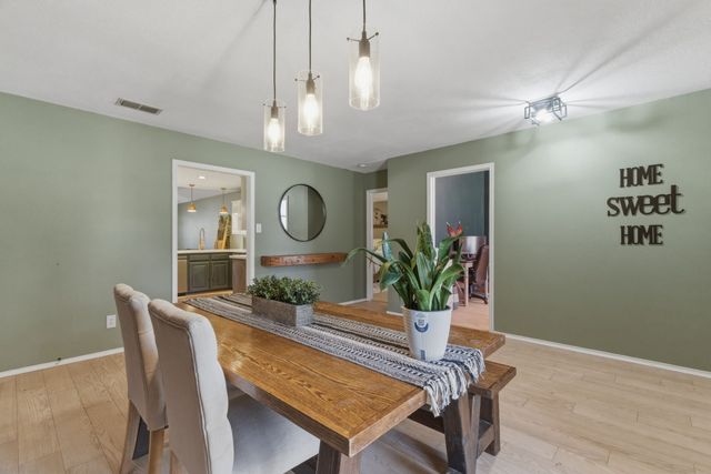 945 Lake Ridge Drive, Azle, TX 76020