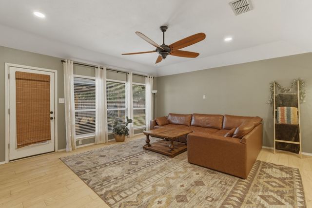 945 Lake Ridge Drive, Azle, TX 76020