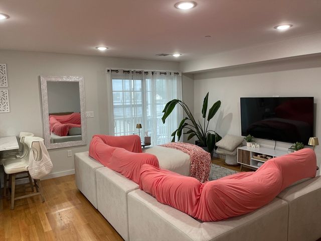 153 Bowen St, Boston, MA 02127