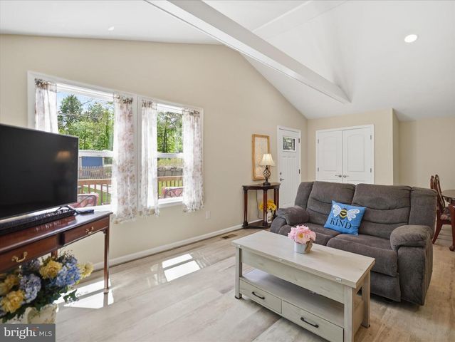 3147 MOUNTAIN LAKE RD, Hedgesville, WV 25427