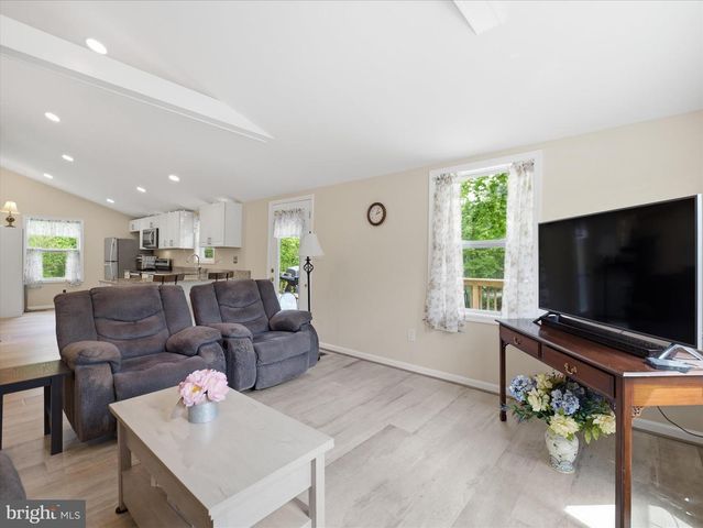 3147 MOUNTAIN LAKE RD, Hedgesville, WV 25427