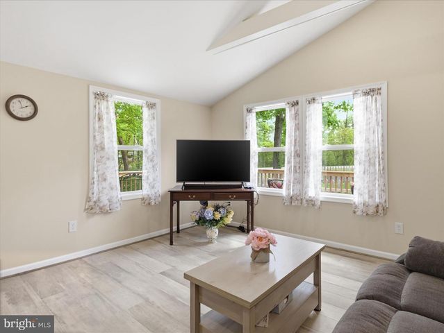 3147 MOUNTAIN LAKE RD, Hedgesville, WV 25427