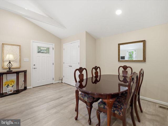3147 MOUNTAIN LAKE RD, Hedgesville, WV 25427