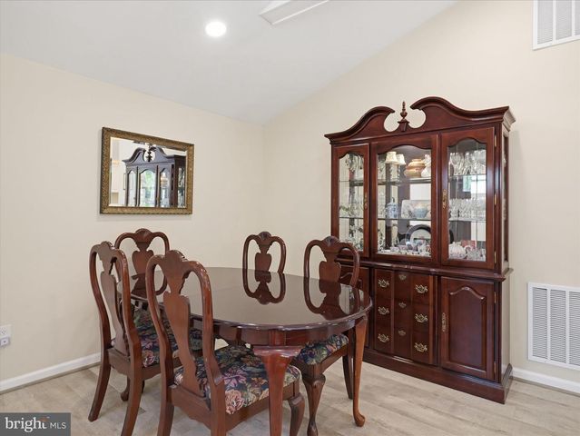 3147 MOUNTAIN LAKE RD, Hedgesville, WV 25427