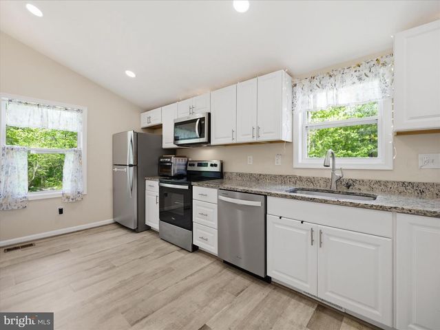 3147 MOUNTAIN LAKE RD, Hedgesville, WV 25427