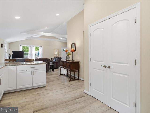 3147 MOUNTAIN LAKE RD, Hedgesville, WV 25427