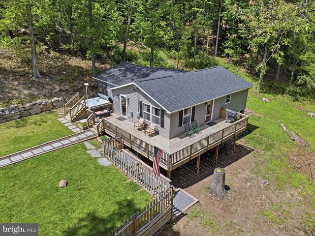 3147 MOUNTAIN LAKE RD, Hedgesville, WV 25427