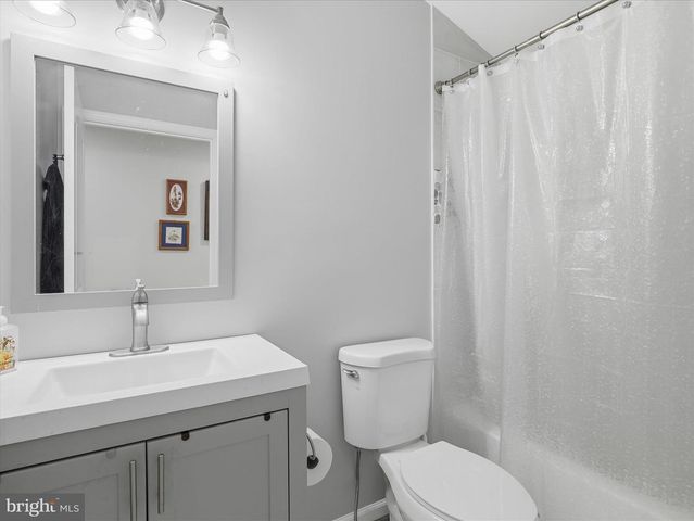 3147 MOUNTAIN LAKE RD, Hedgesville, WV 25427