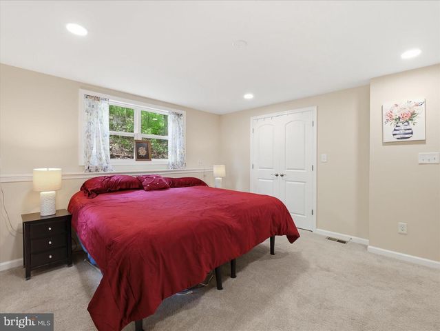3147 MOUNTAIN LAKE RD, Hedgesville, WV 25427
