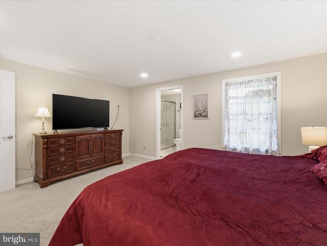 3147 MOUNTAIN LAKE RD, Hedgesville, WV 25427