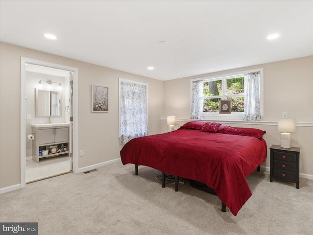 3147 MOUNTAIN LAKE RD, Hedgesville, WV 25427