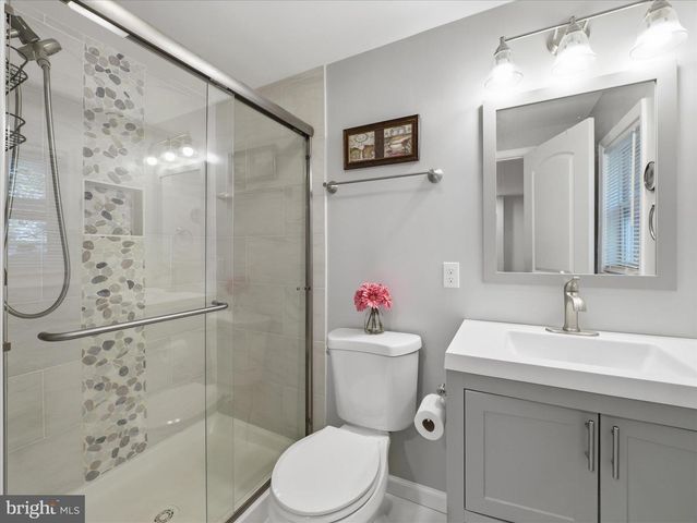 3147 MOUNTAIN LAKE RD, Hedgesville, WV 25427