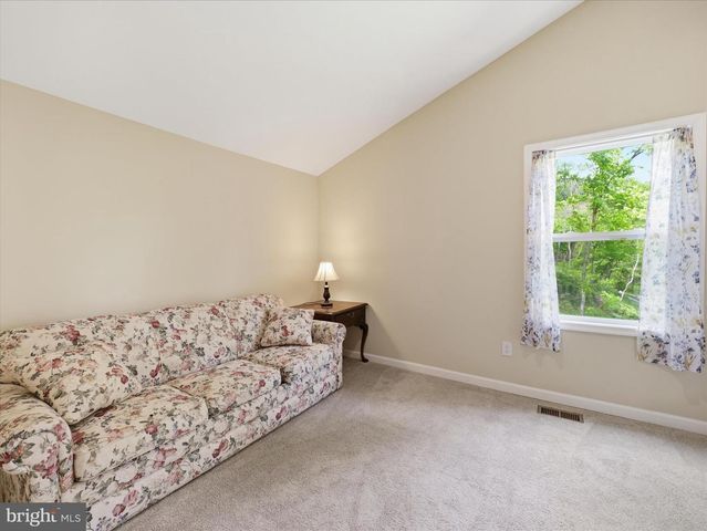 3147 MOUNTAIN LAKE RD, Hedgesville, WV 25427