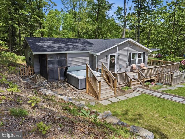 3147 MOUNTAIN LAKE RD, Hedgesville, WV 25427