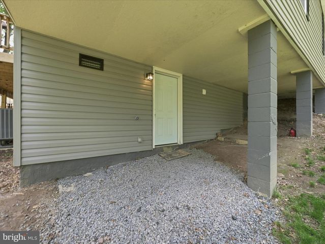 3147 MOUNTAIN LAKE RD, Hedgesville, WV 25427