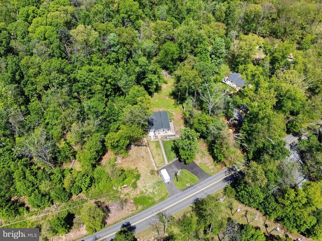 3147 MOUNTAIN LAKE RD, Hedgesville, WV 25427