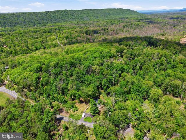3147 MOUNTAIN LAKE RD, Hedgesville, WV 25427