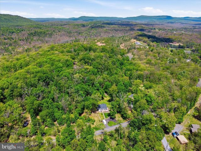 3147 MOUNTAIN LAKE RD, Hedgesville, WV 25427
