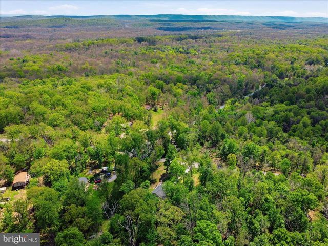 3147 MOUNTAIN LAKE RD, Hedgesville, WV 25427
