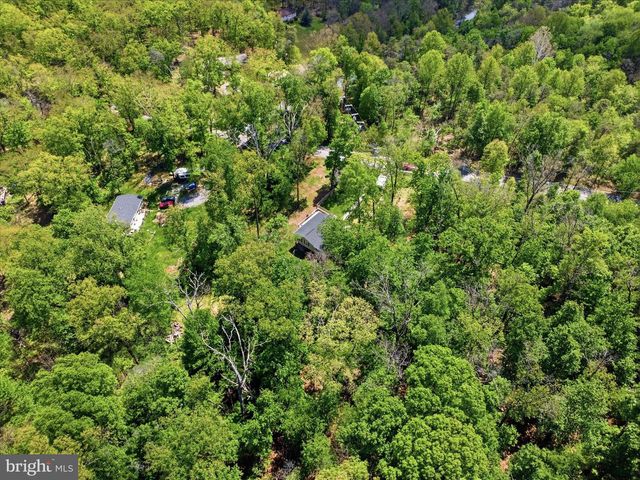 3147 MOUNTAIN LAKE RD, Hedgesville, WV 25427
