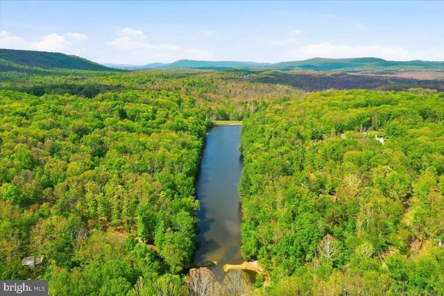 3147 MOUNTAIN LAKE RD, Hedgesville, WV 25427