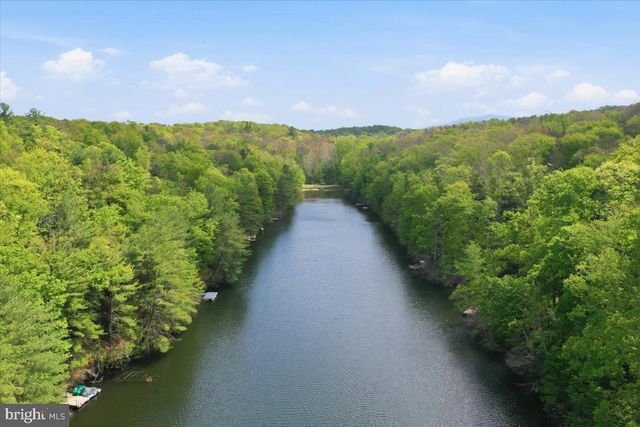 3147 MOUNTAIN LAKE RD, Hedgesville, WV 25427