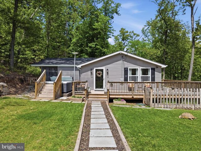 3147 MOUNTAIN LAKE RD, Hedgesville, WV 25427