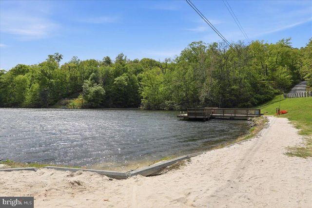 3147 MOUNTAIN LAKE RD, Hedgesville, WV 25427